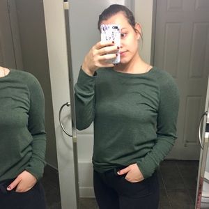 MOVING SALE 💸 Brandy Melville Sweater